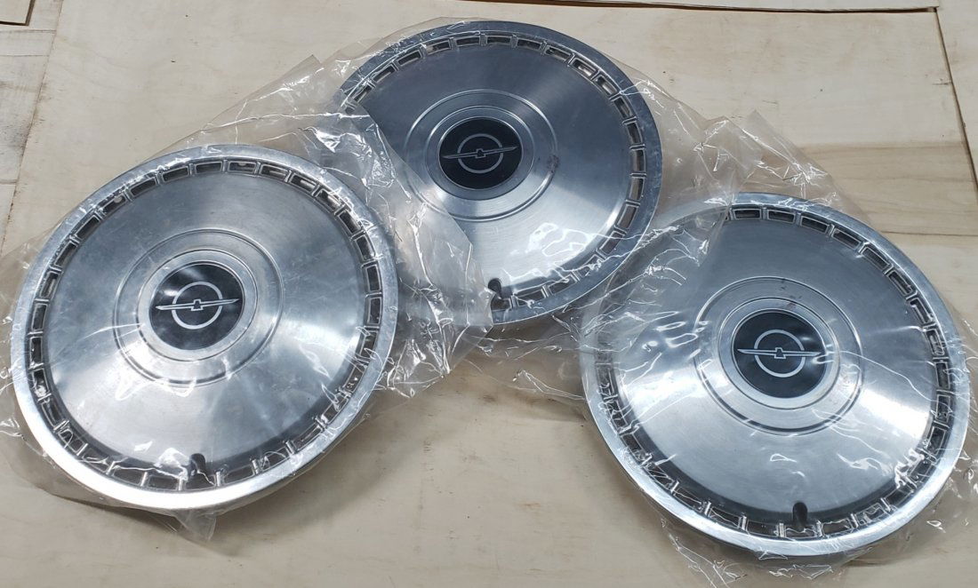 Lot of 3 NOS 1983 Ford Thunderbird wheel covers (1 of 2)