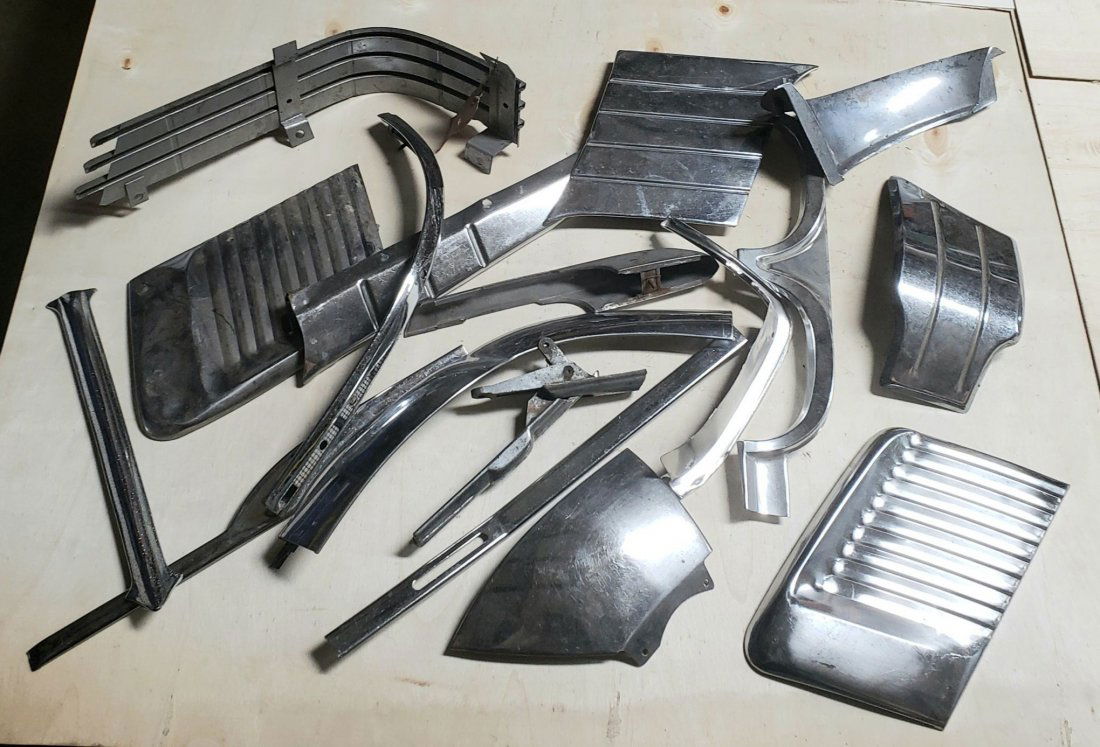 Lot of 40's 50's 60's Assorted Chrome Trim & Moulding (1 of 4)