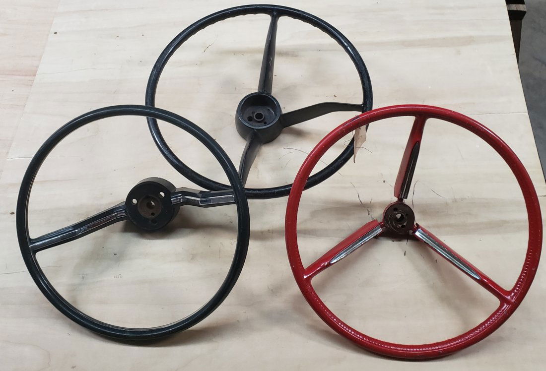 Lot of 1950's Ford & Thunderbird steering wheels (1 of 4)