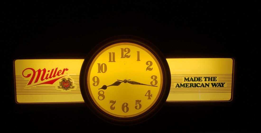 Miller Beer Electric Light Up Clock (1 of 2)