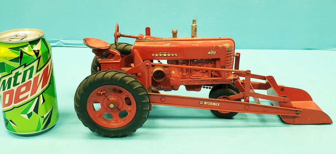 1950 Eska Farmall McCormick 400 Die Cast Tractor (1 of 4)
