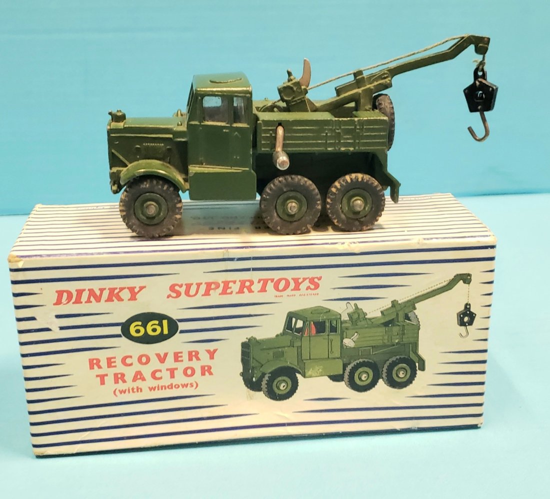 Dinky Supertoys Recovery Tractor 661 in Box: Recovery Tractor 661 with windows and the original box. Light wear. PLEASE NOTE, THERE IS ONLY ONE WAY TO PAY FOR ONLINE ITEMS IN THIS AUCTION WHICH IS THROUGH LIVE AUCTIONEERS. THIS IS THE MOST SECUR