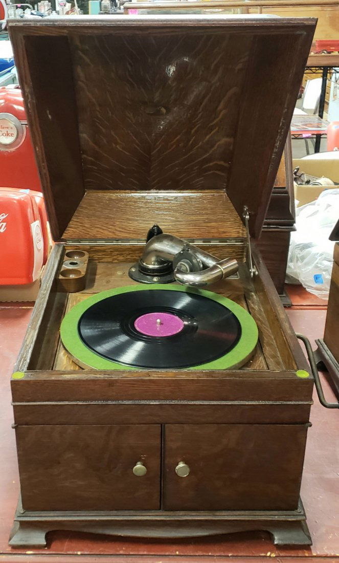 Victor Victrola Phonograph 78rpm Record Player (1 of 6)