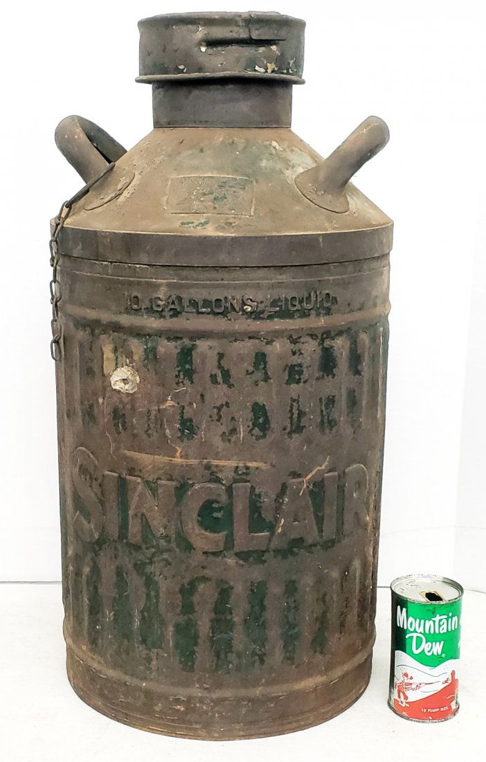 Sinclair 10 Gallon Oil Can (1 of 3)
