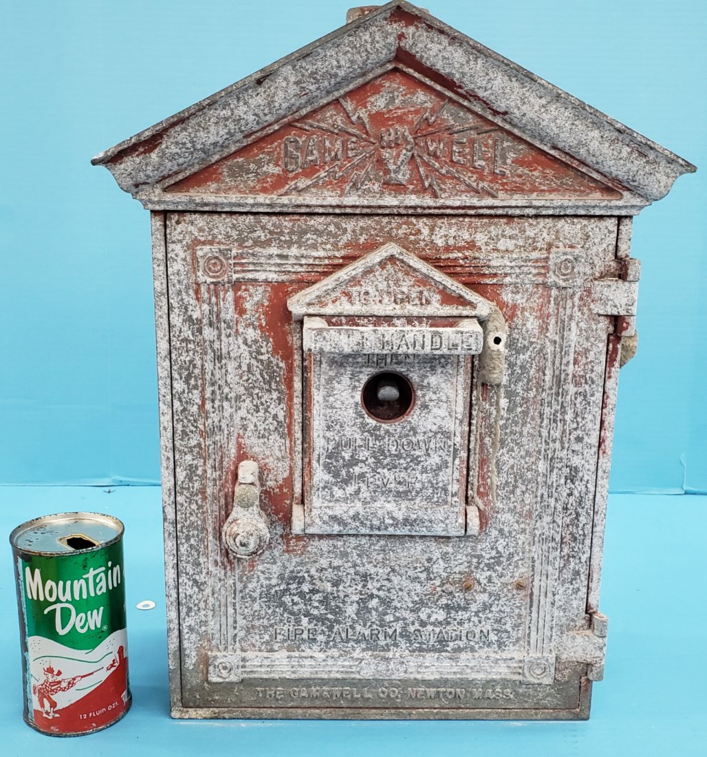 Gamewell cast iron firebox: 12" x 8" x 17" Cast iron firebox no key with oxidation that will come off. PLEASE NOTE, THERE IS ONLY ONE WAY TO PAY FOR ONLINE ITEMS IN THIS AUCTION WHICH IS THROUGH LIVE AUCTIONEERS. THIS IS THE MOS