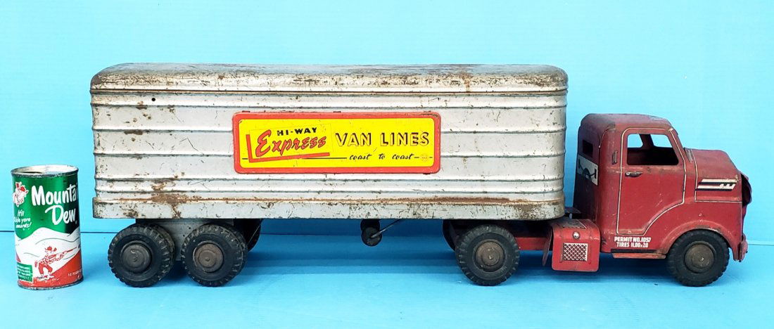 Lumar Hi-Way Express  Van Lines Truck (1 of 4)