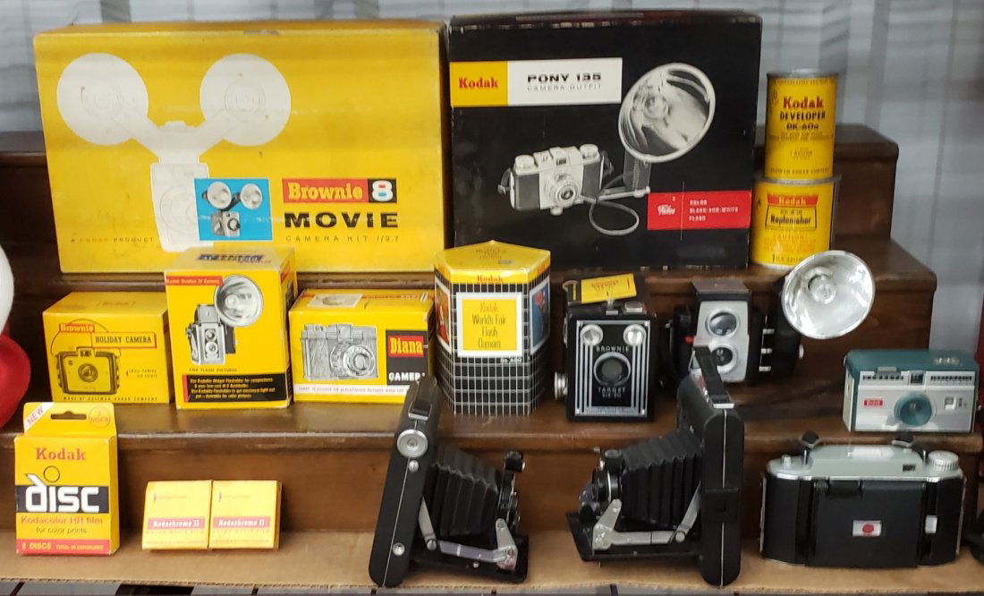 Vintage Lot of 12 Kodak Cameras & accessories (1 of 13)