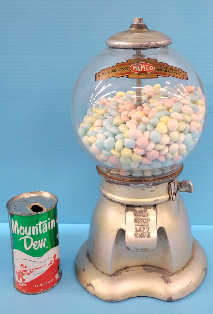 1915 Bluebird Bulk Vendor Gumball / Peanut Machine (1 of 4)