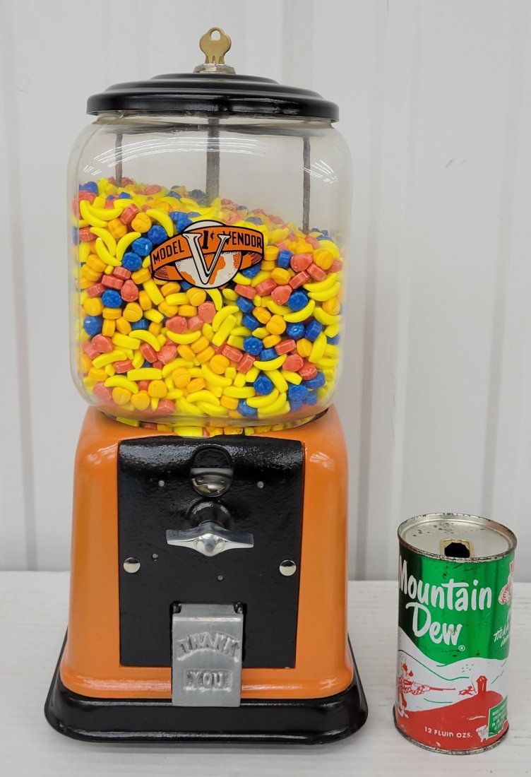 Model V Vendor 1 Cent Gumball / Peanut Machine (1 of 3)