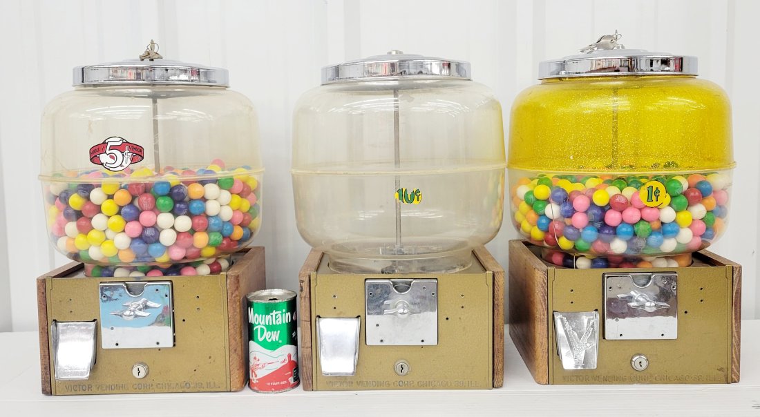 3 Victor Vending bubble gum machines: 3 working large capacity vending machines - a 1 cent, 5 cent, & 10 cent machine. Both the 1 & 5 cent machines have keys and each have a crack in the plasic globe. The 10 cent machine has a screw off g