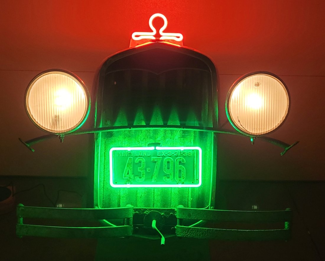 1939 Car Grill Neon Art (1 of 4)