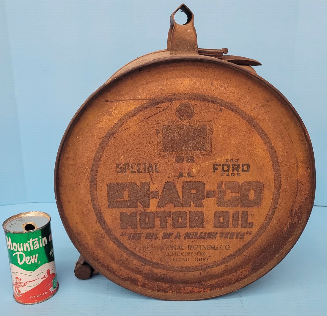 En-Ar-Co Motor Oil 5 Gallon Rocker can: Early 5 gallon rocker oil can with advertising. Shows normal wear with surface rust,fading, dent on the side and no graphics on one side. *PLEASE NOTE, THERE IS ONLY ONE WAY TO PAY FOR ONLINE ITEMS IN