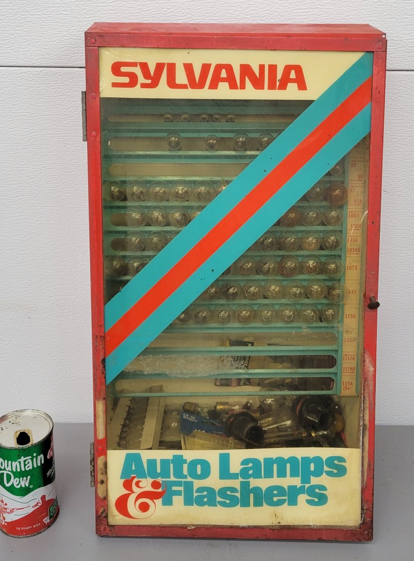 Sylvania Auto Lamps service station display cabinet (1 of 3)