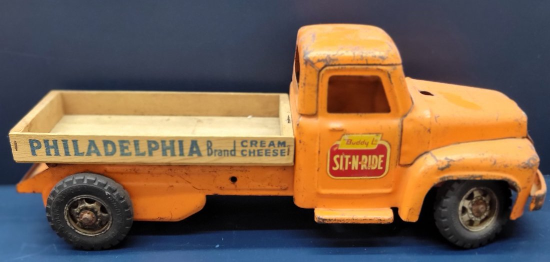 Buddy L Sit & Ride truck (1 of 3)