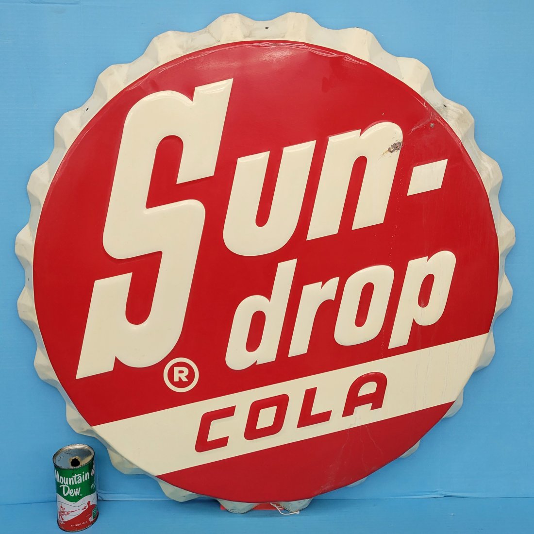 Sun Drop Cola Bottle Cap Metal Sign: SST bottle cap shaped sign has good color and shine, has light wear and paint chip in upper right-hand corner, 33"D., rated 8. TAC #041810PLEASE NOTE, THERE IS ONLY ONE WAY TO PAY FOR ONLINE ITEMS IN