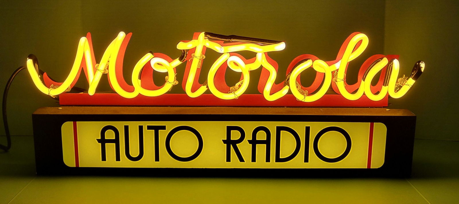 Motorola Auto Radio Neon Sign (1 of 4)