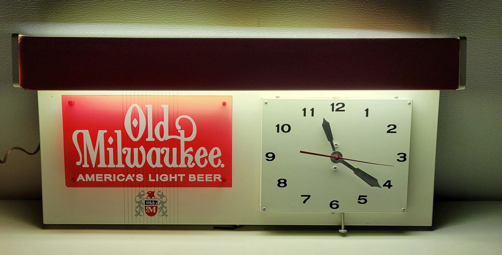 Old Milwaukee Beer Light Up Clock (1 of 4)