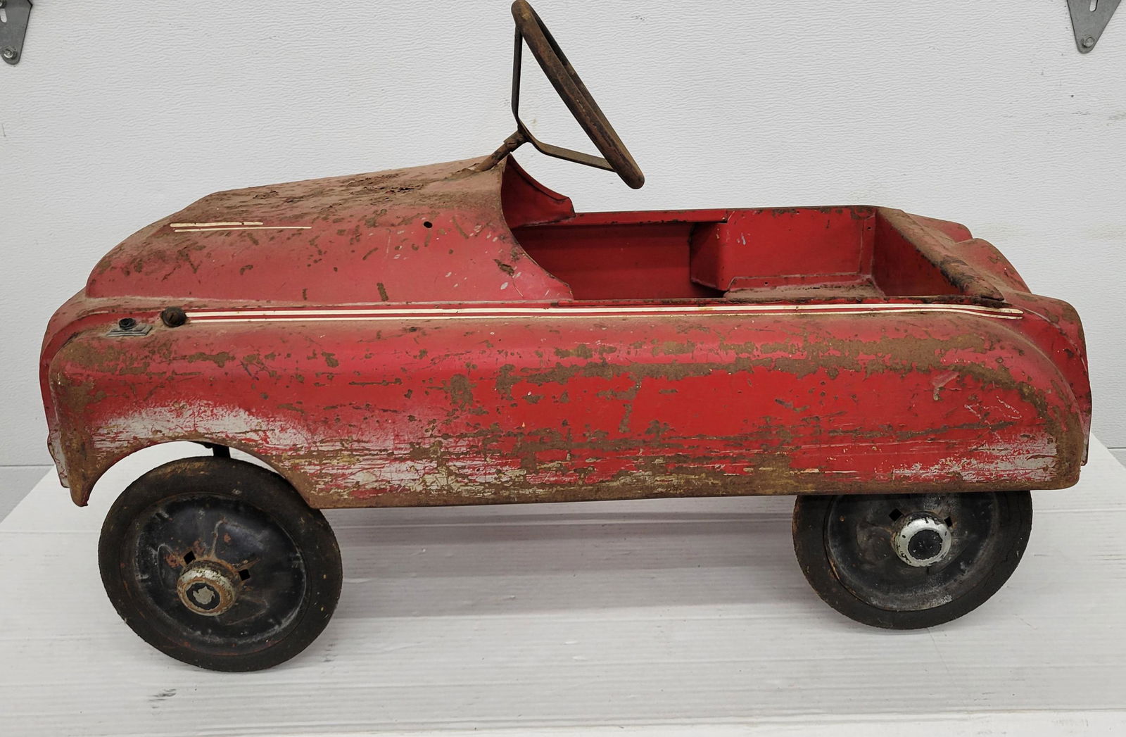 AMF Fire Chief Pedal Car (1 of 4)