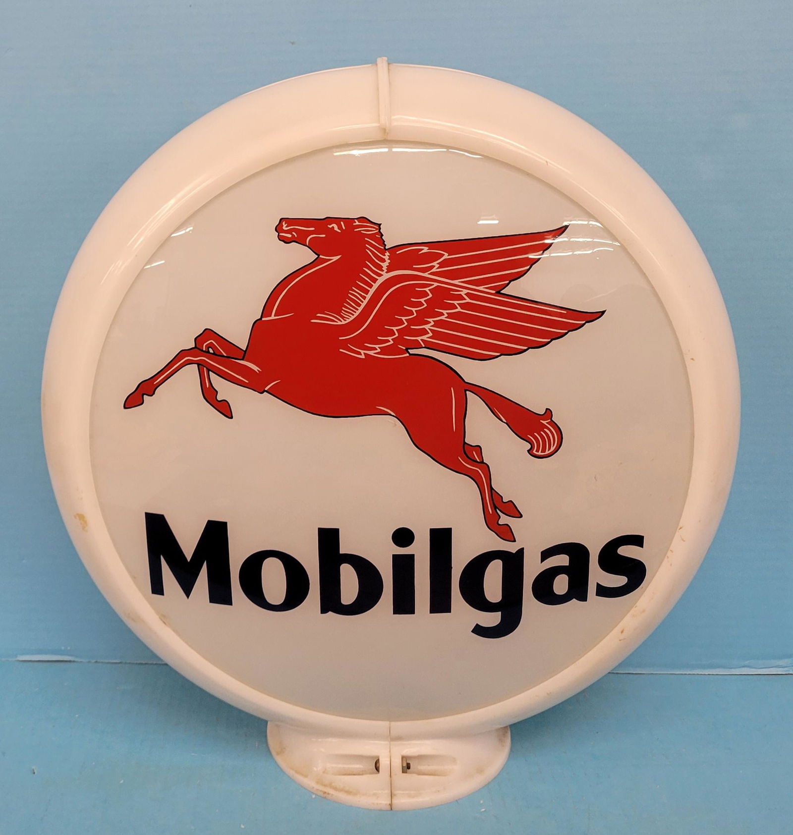 Mobilgas Gas Pump Globe (1 of 2)