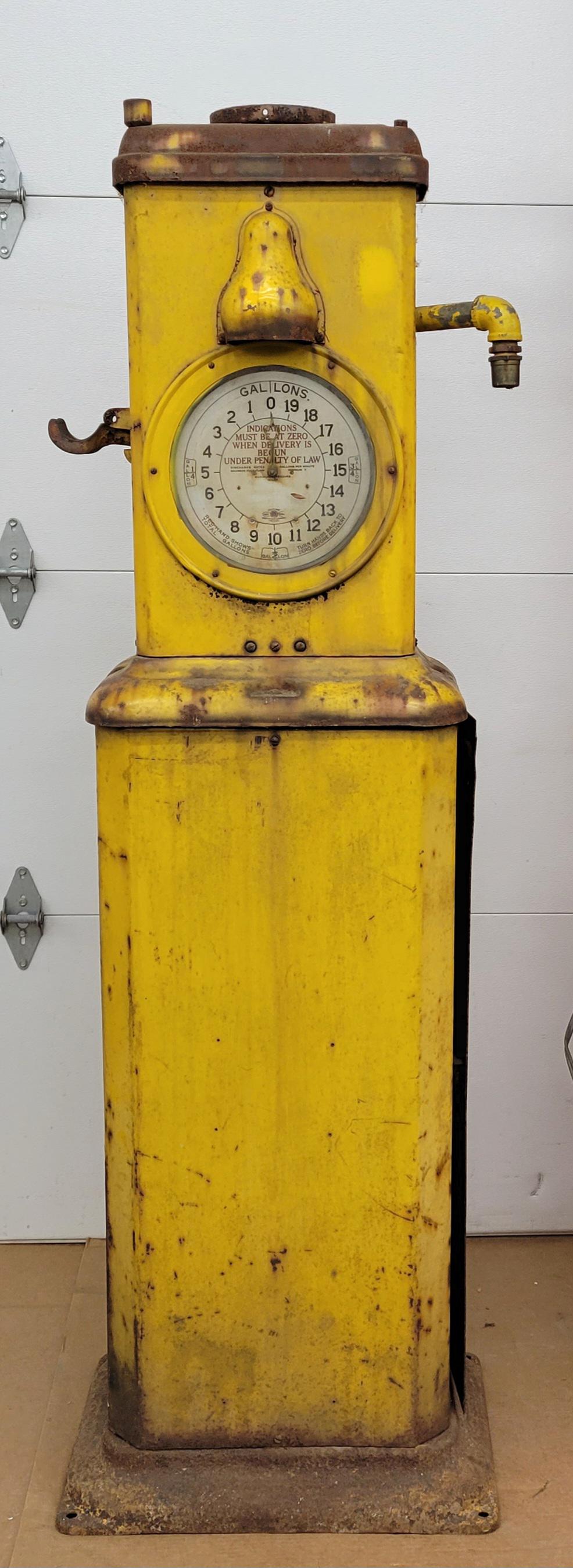 Martin and Schwartz Model 129 Clock Face Gas Pump (1 of 6)