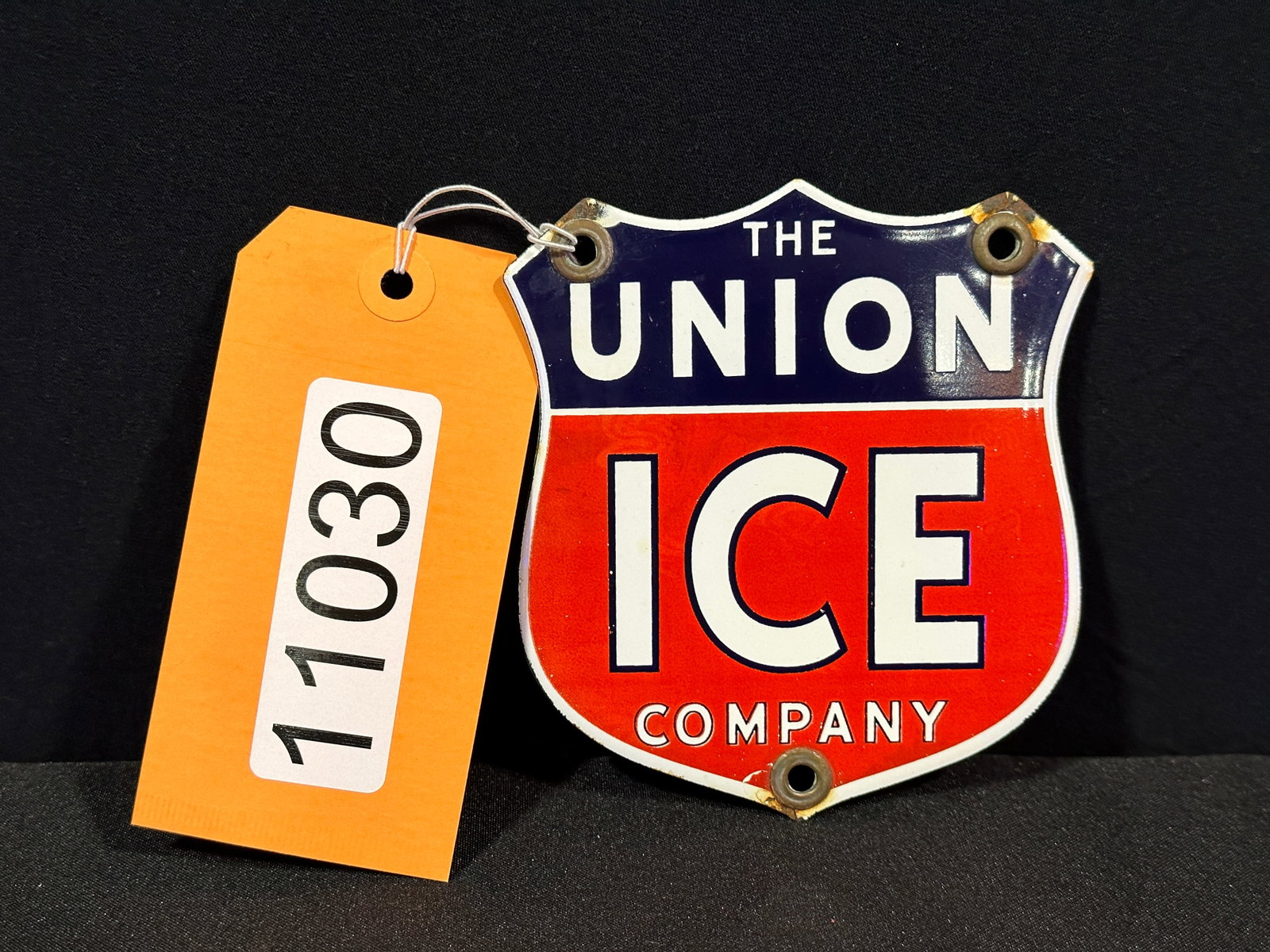 Union ice company porcelain sign: SSP (single sided porcelain) Union ice company porcelain sign. 5" H x 4.5" W. Age unknown.