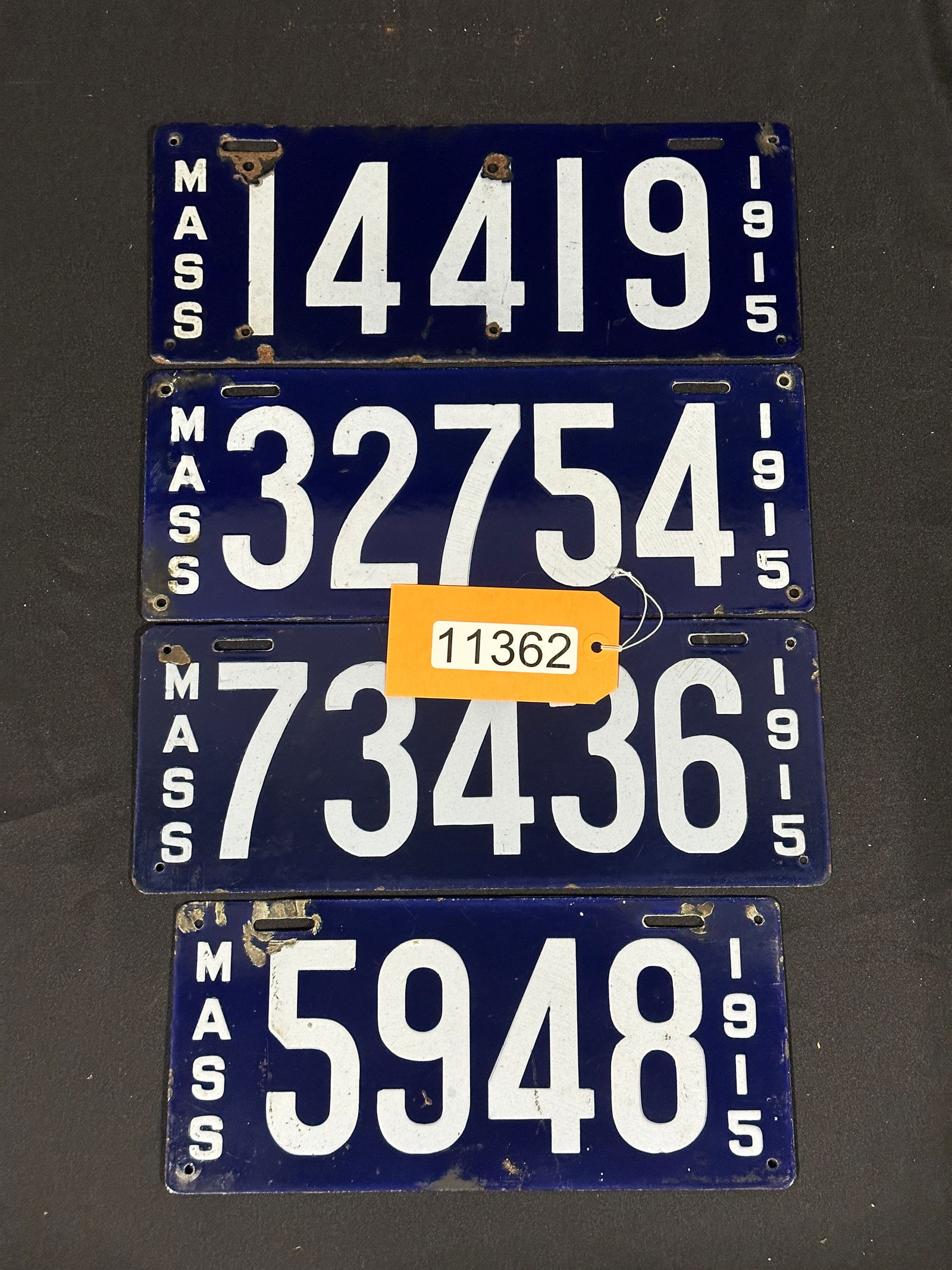 4 Massachusetts porcelain license plates 1915 (1 of 2)