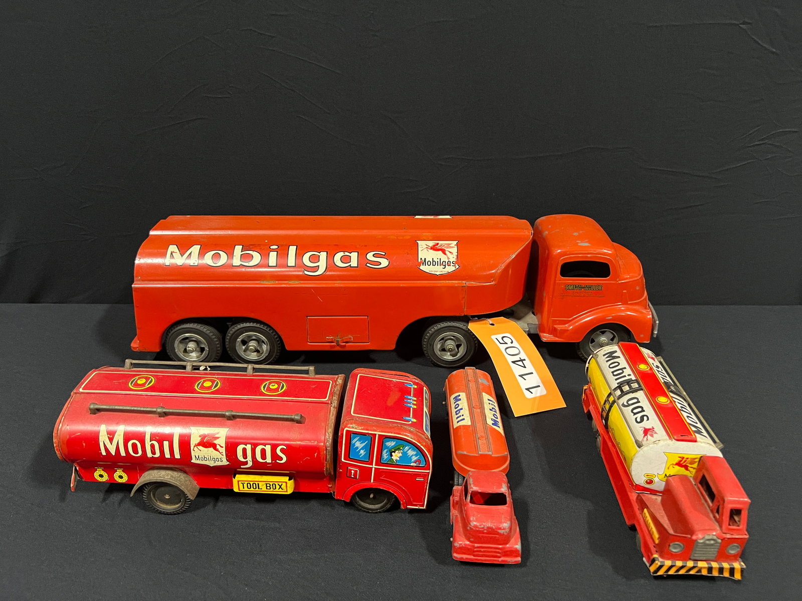 Mobil Gas Steel Smith Miller Smitty toy tootsie truck (1 of 4)
