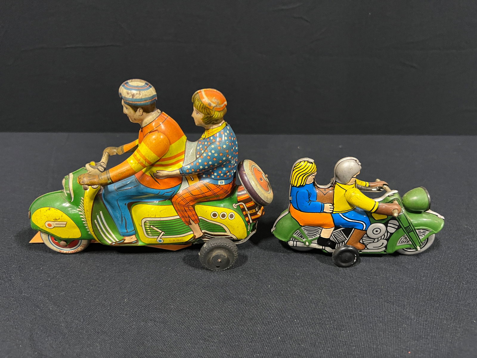 Technofix tin friction boy girl scooter toy couples toy (1 of 4)