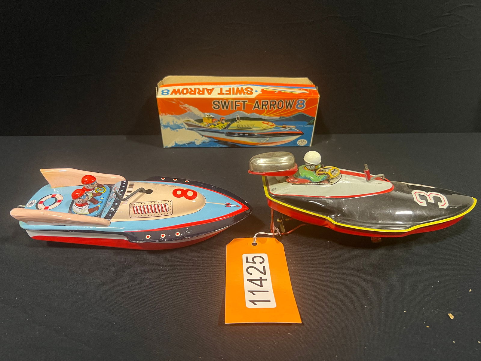 Modern Toy Swift arrow tin litho boat + Ma Pusan boat (1 of 4)