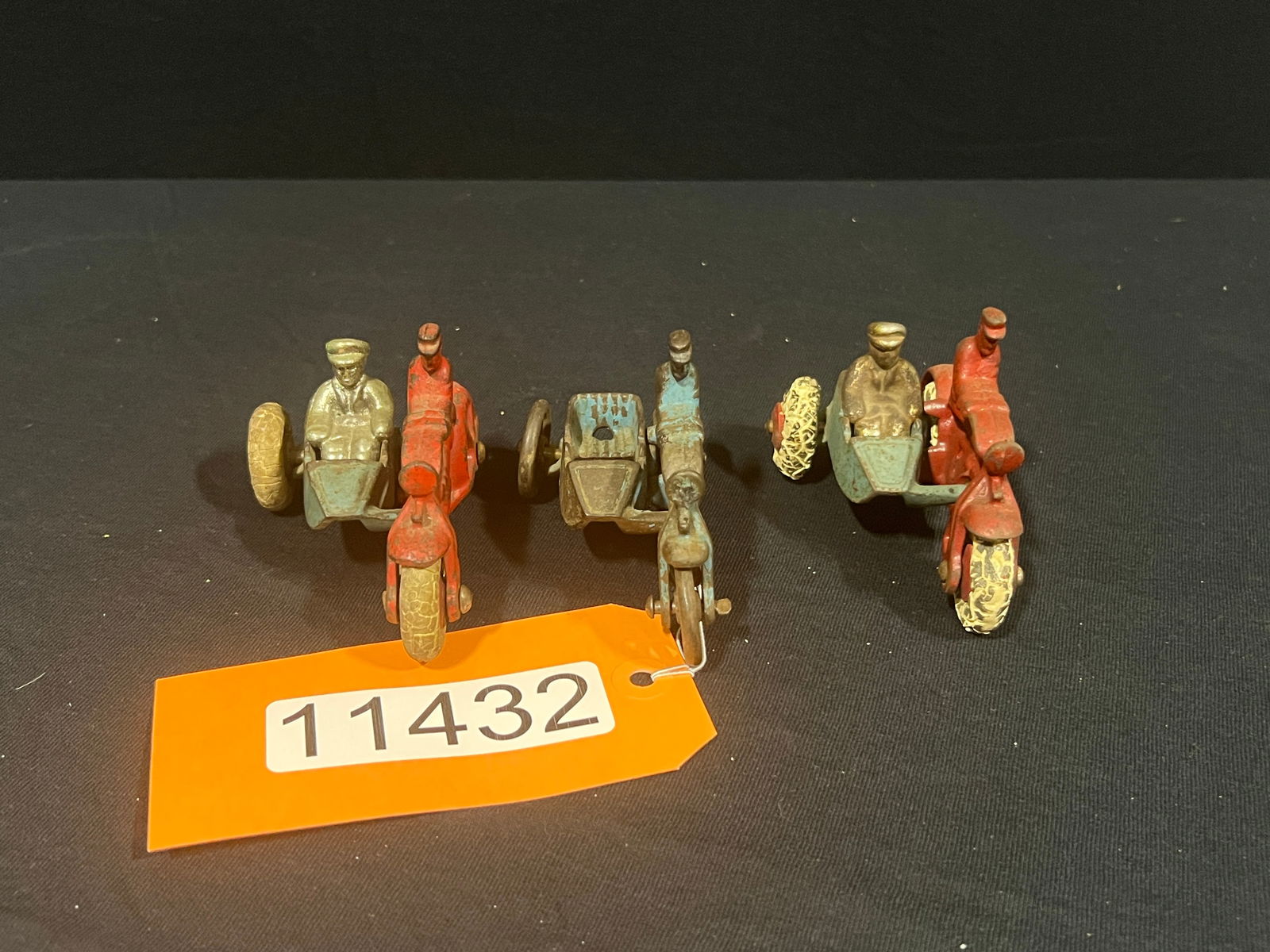 3 Hubley Cast iron 4" motorcycle cop side car toys (1 of 4)