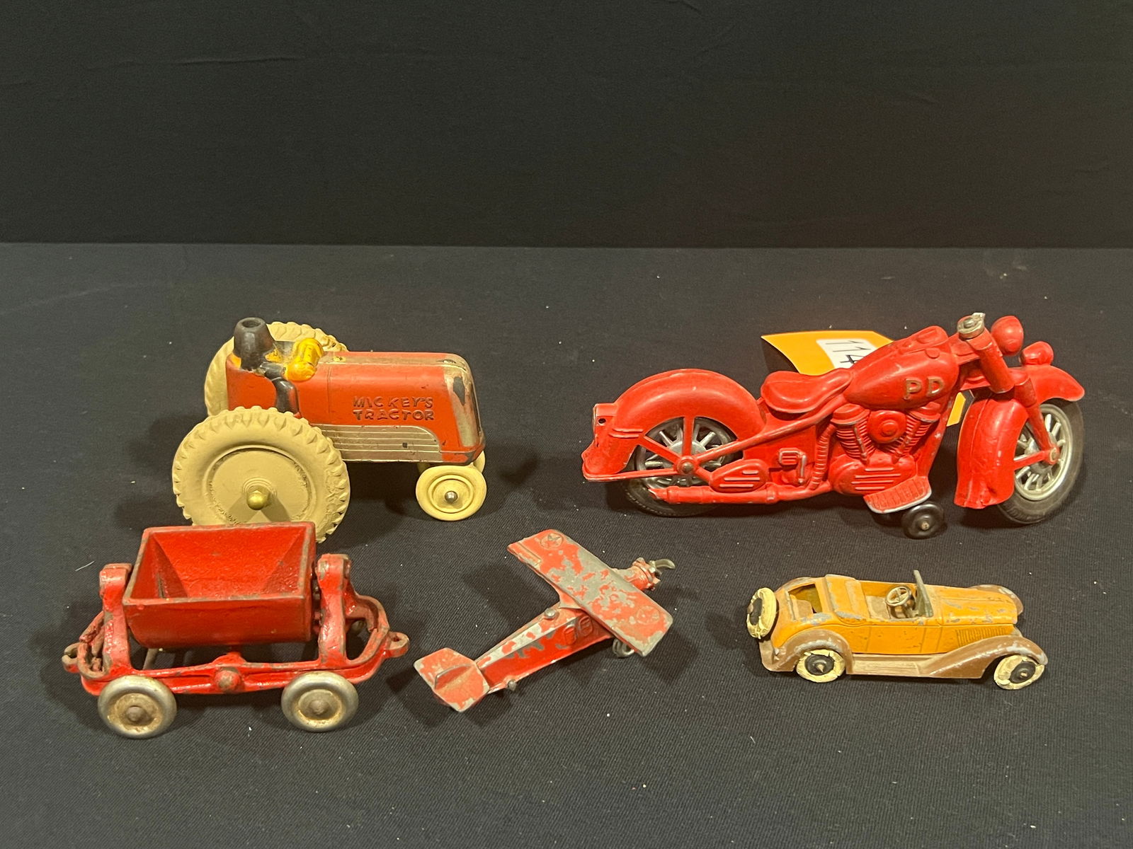 Mixed lot Hubley Tootsieroy plane tractor motorcycle (1 of 2)