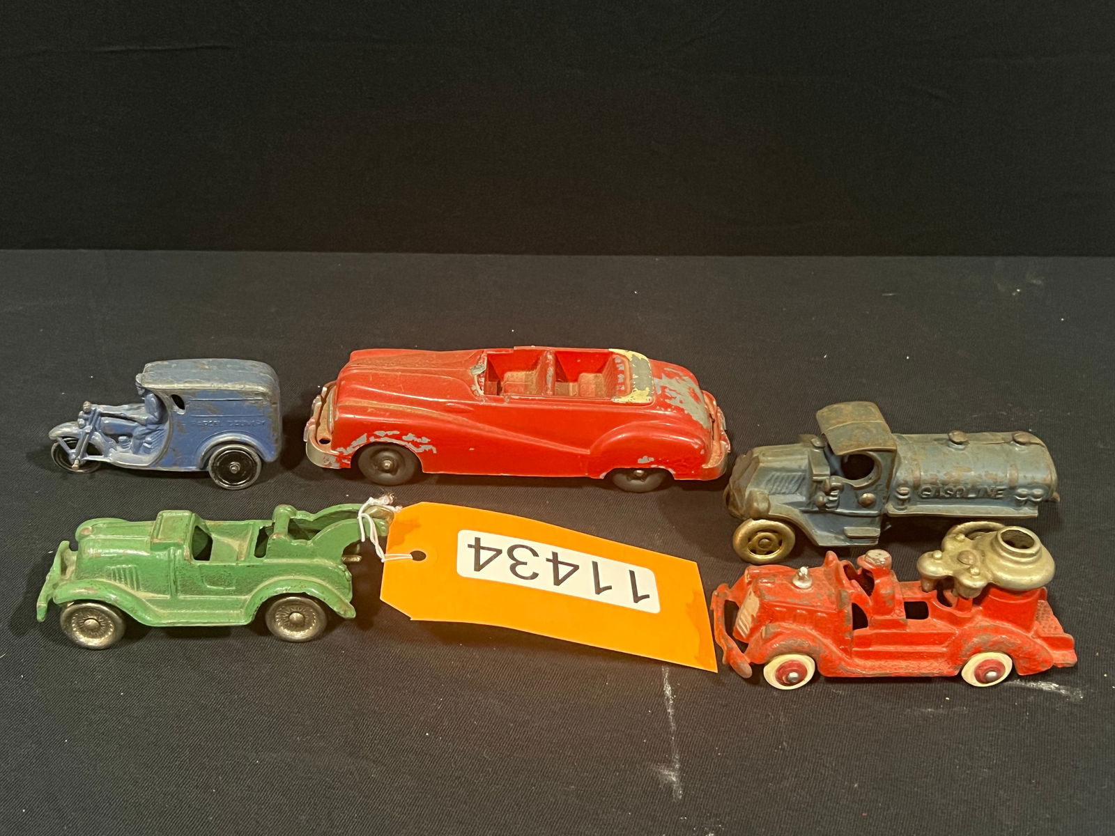 Mixed Hubley Barclay fire tow parcel delivery truck car (1 of 3)