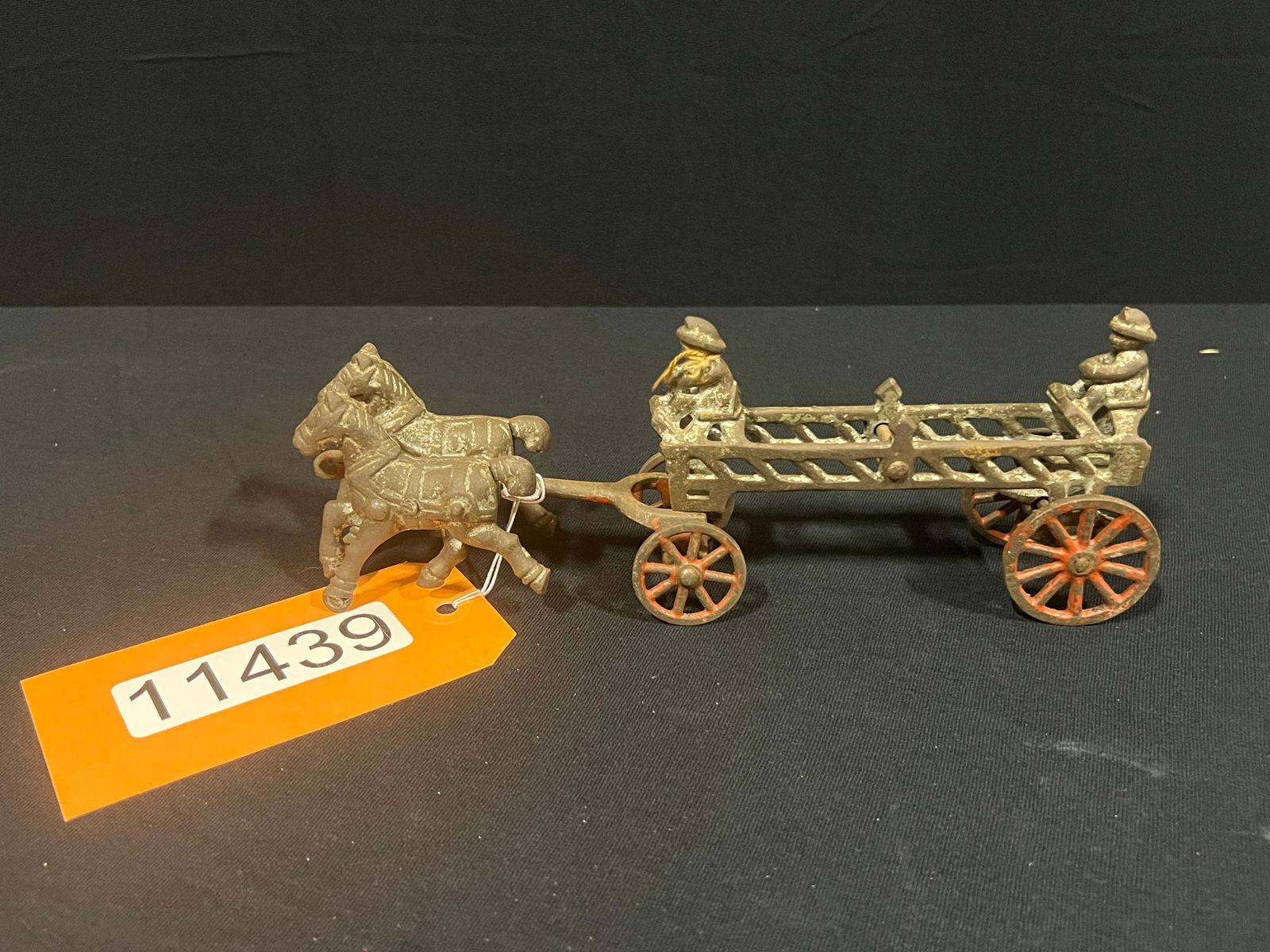 2 horse cast iron toy fire fighter carriage (1 of 2)
