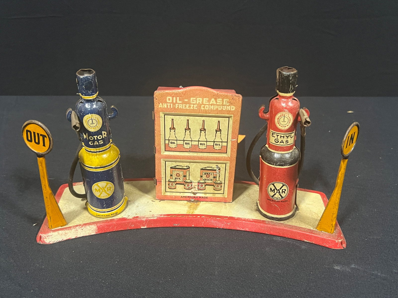 Marx tin gas oil ethyl pump service station island toy (1 of 2)