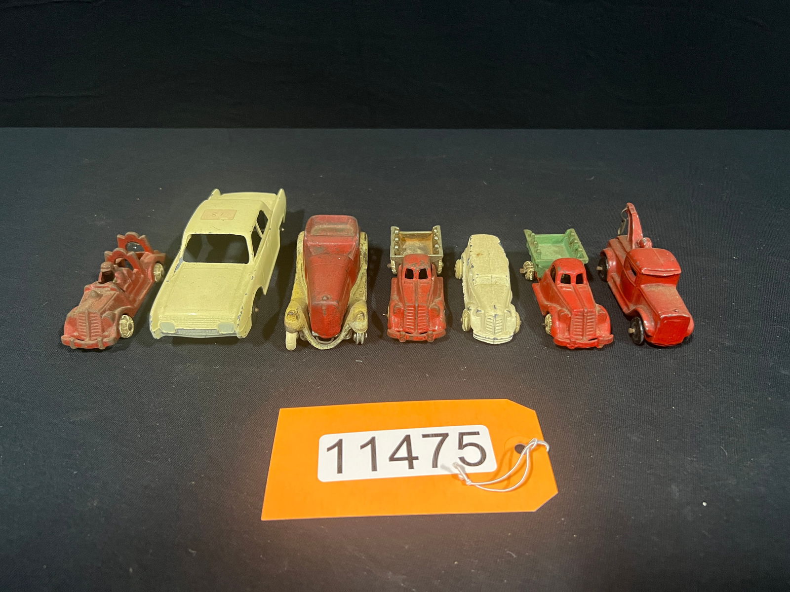 7 Cast iron toys Hubley fire hauler sedan tow truck (1 of 2)