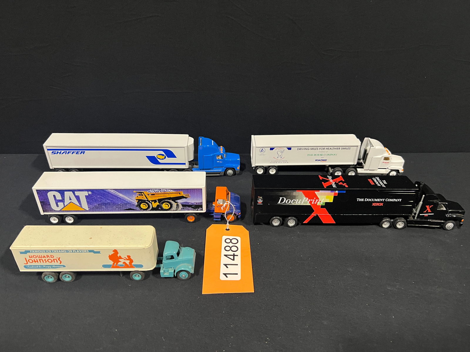 Winross Caterpillar Roadway Howard Johnson Shaffer toy (1 of 2)