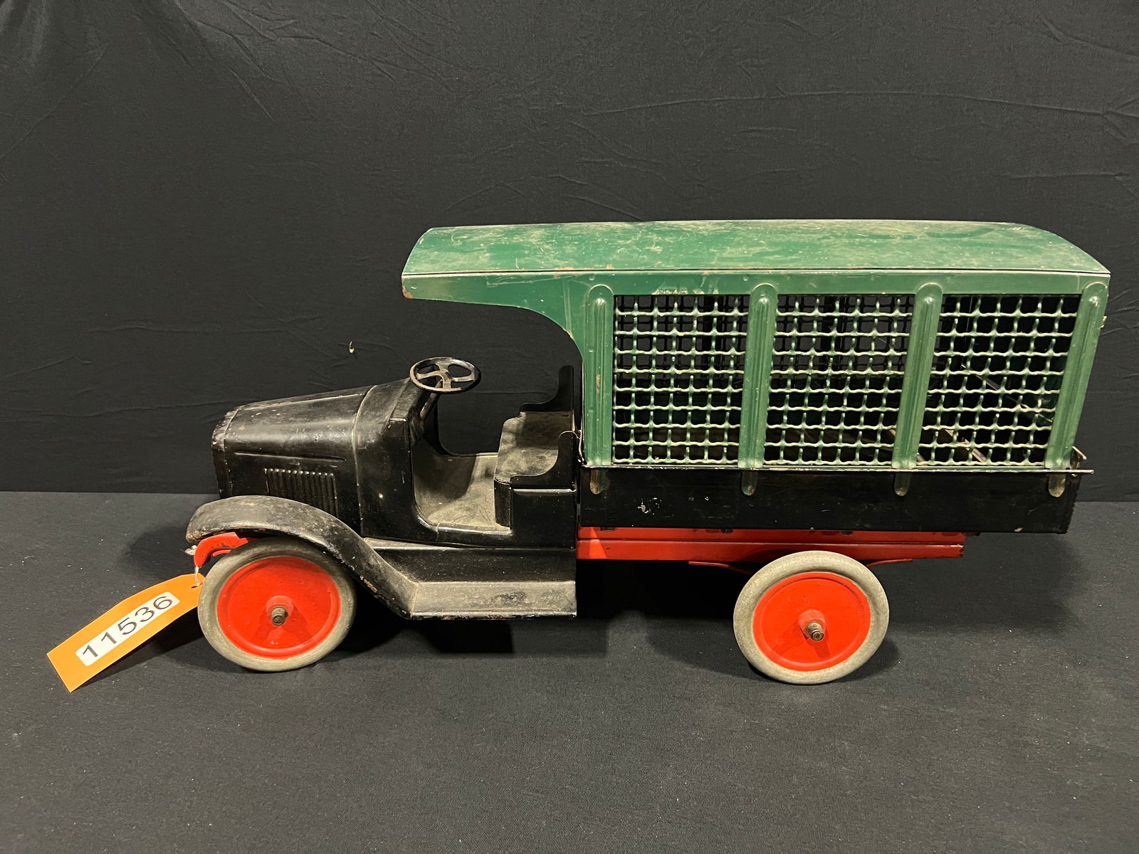 Pressed Steel Buddy L express line truck Screen side (1 of 4)