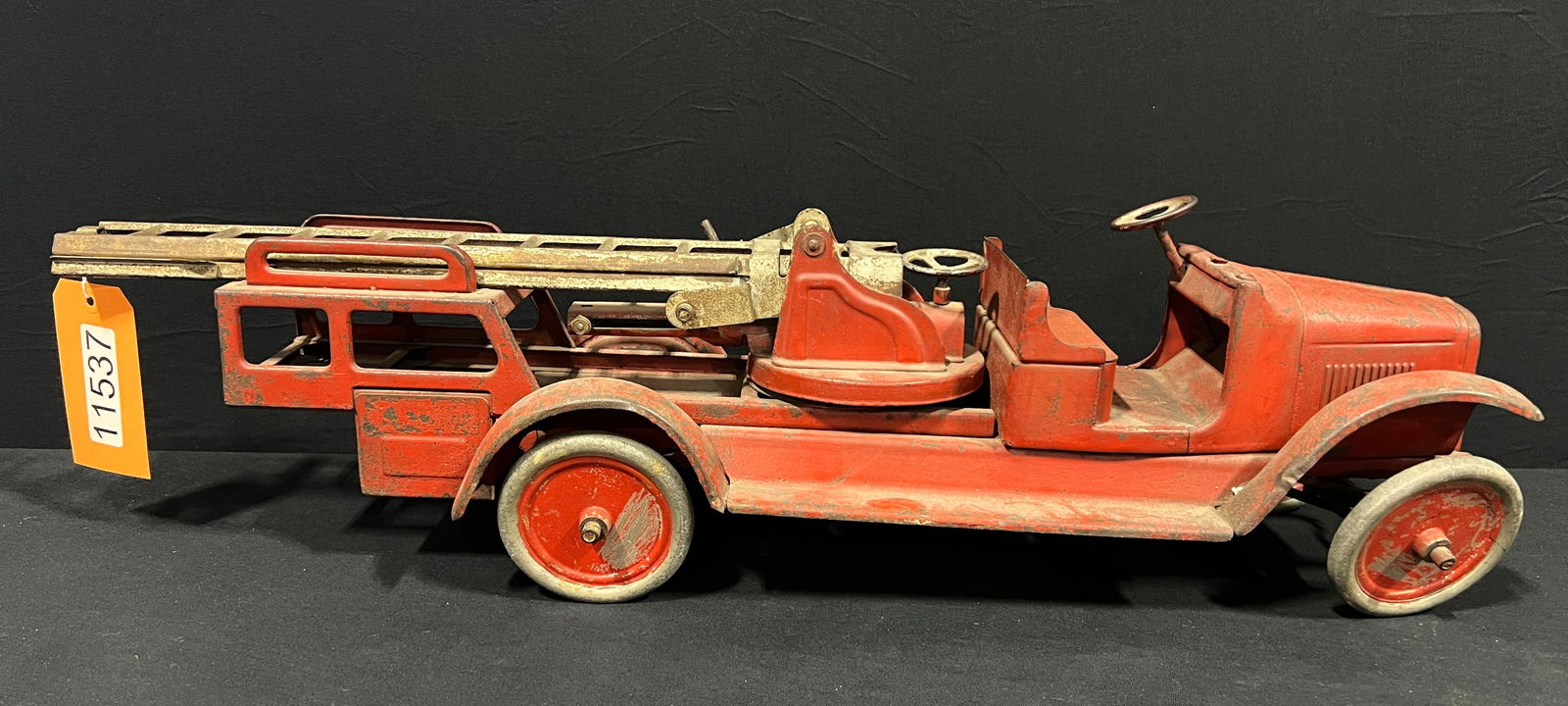 Buddy L Moline express ladder fire Steel fire truck (1 of 3)