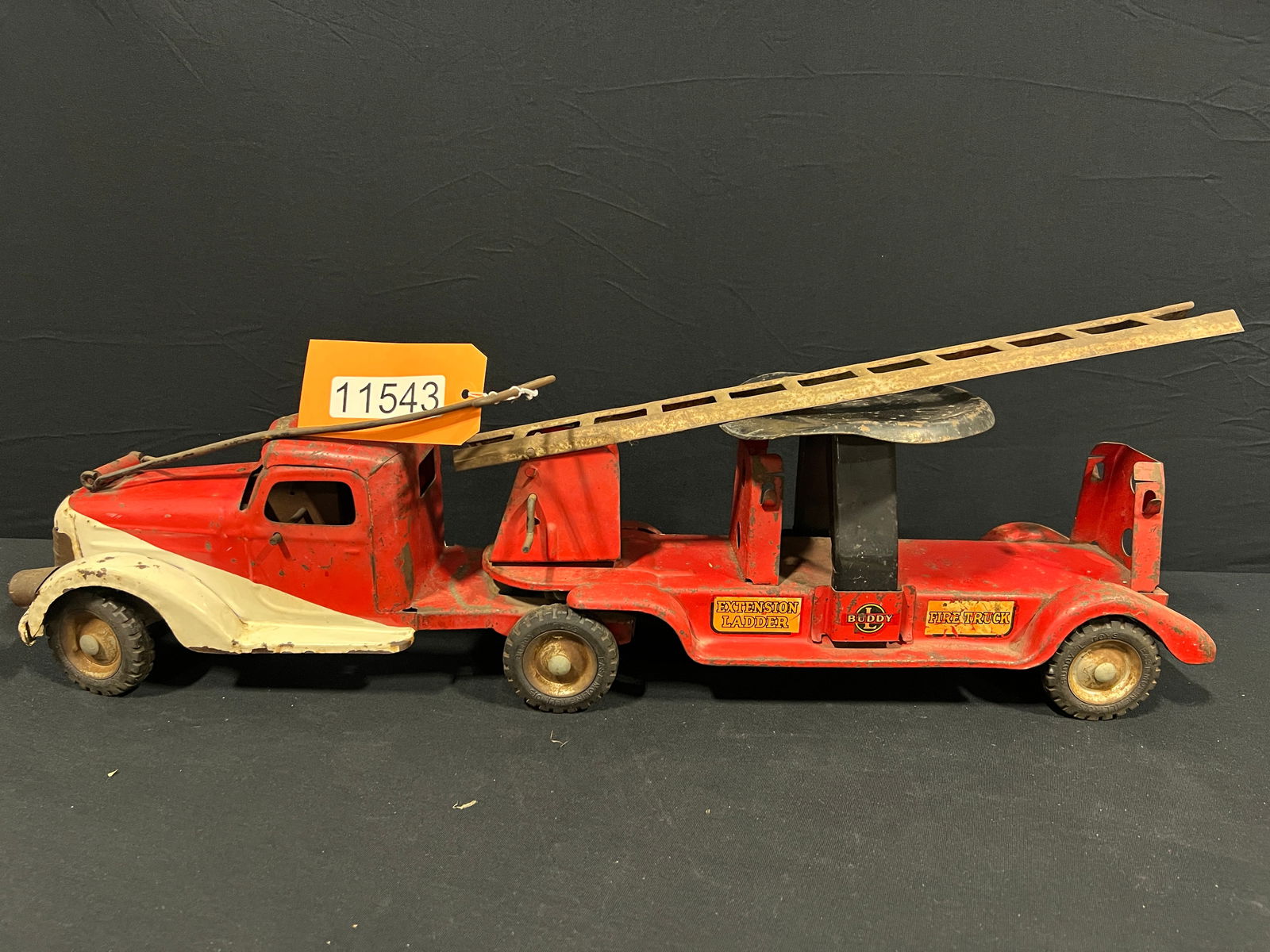 Buddy L Sit N Ride extension ladder fire truck (1 of 4)