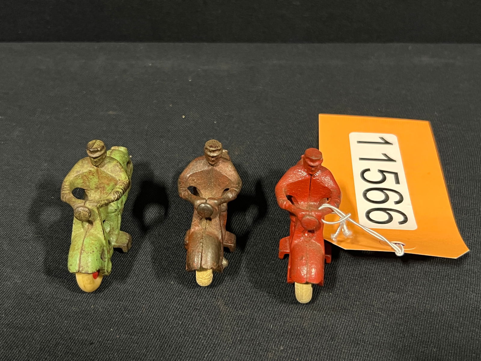 3 Hubley cast iron 3" motorcycle cop policy toy metal (1 of 4)