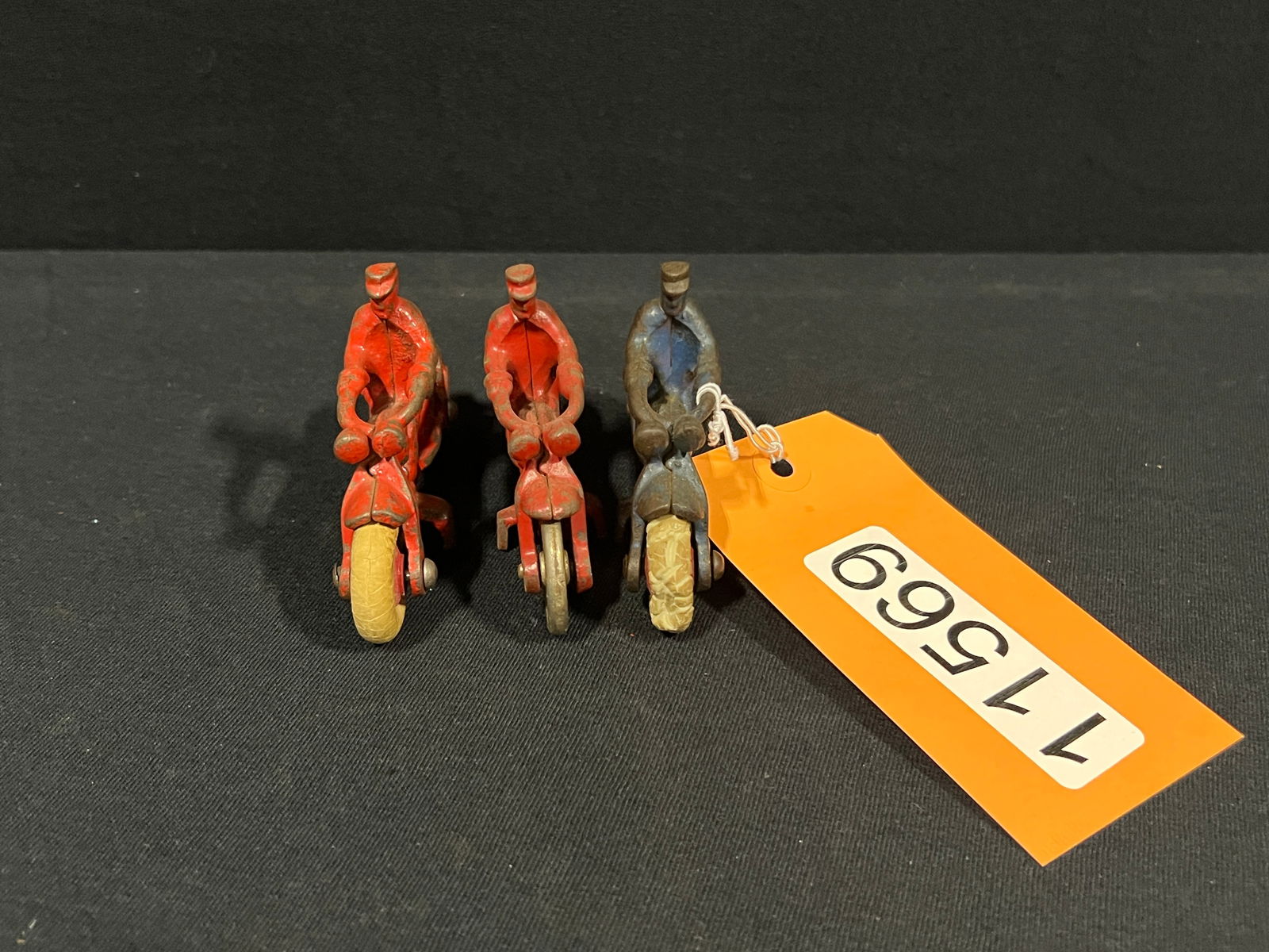 3 Hubley cast iron 4" motorcycle cop metal toy (1 of 4)