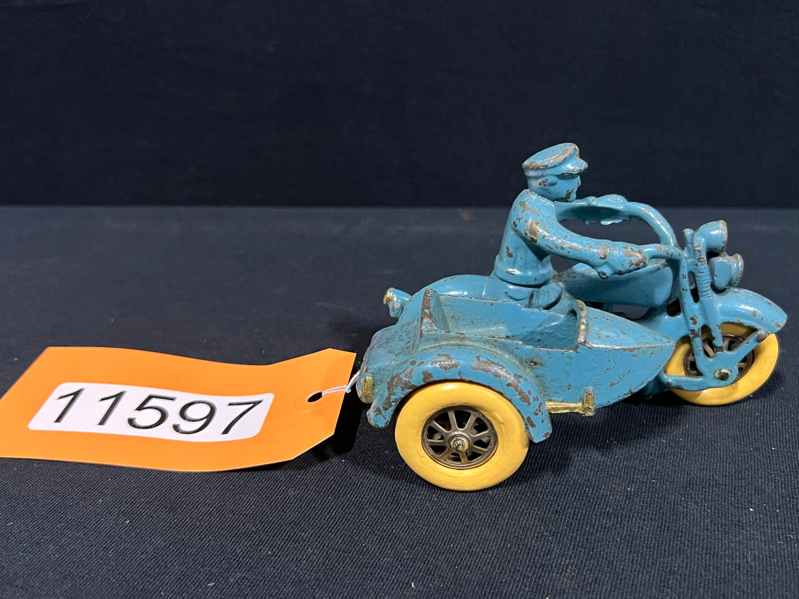 Hubley cast iron Harley Davidson motorcycle sidecar toy (1 of 3)