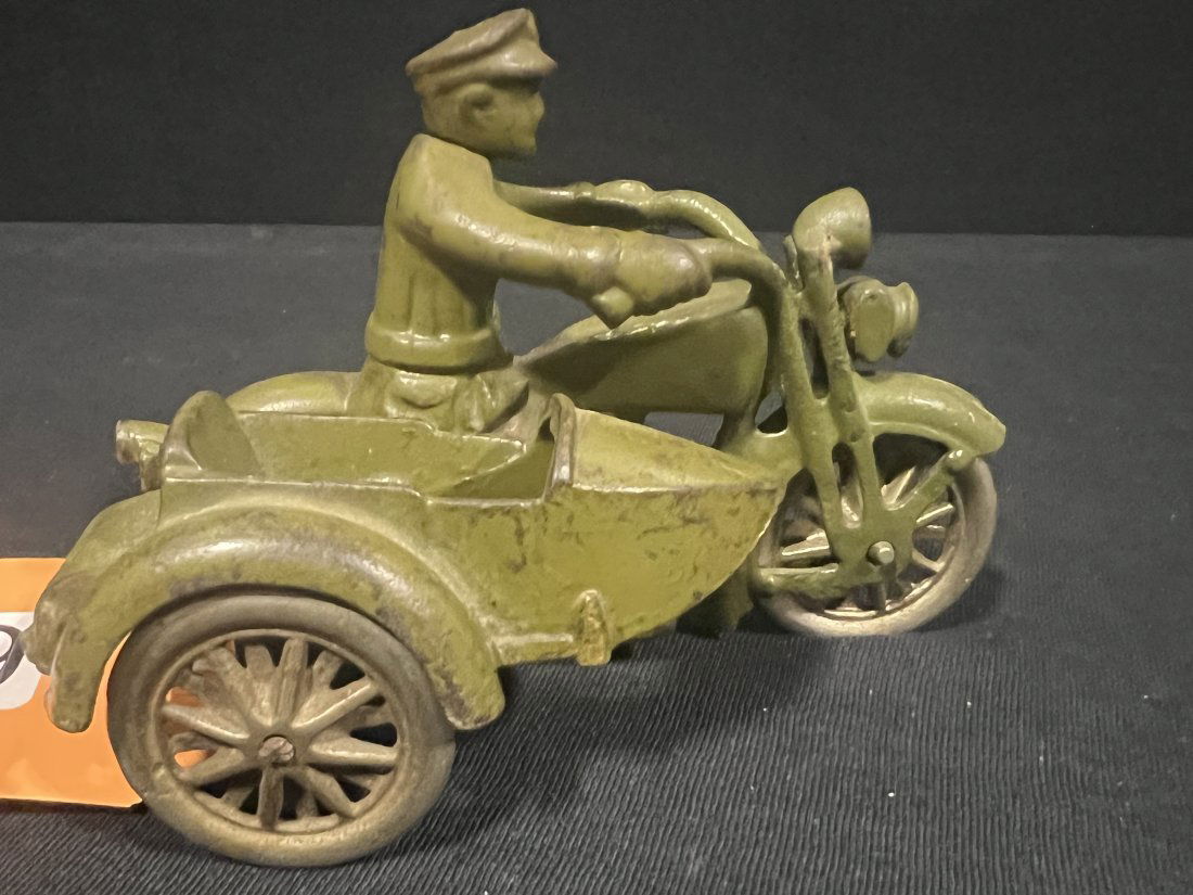 Hubley cast iron Harley Davidson motorcycle sidecar toy (1 of 4)