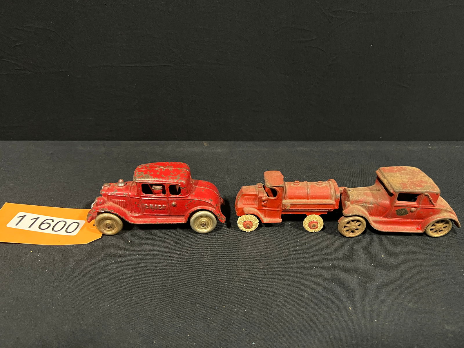 Arcade ford truck Kenton fire chief cast iron toy (1 of 4)