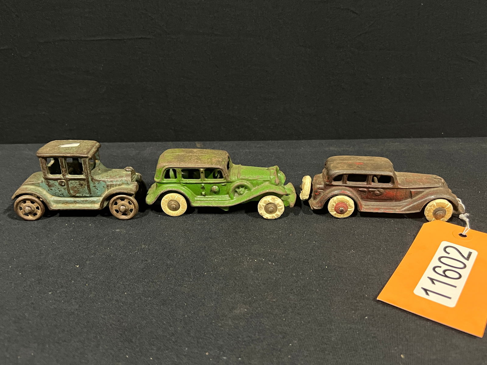 AC williams cast iron sedan metal toys ford (1 of 4)