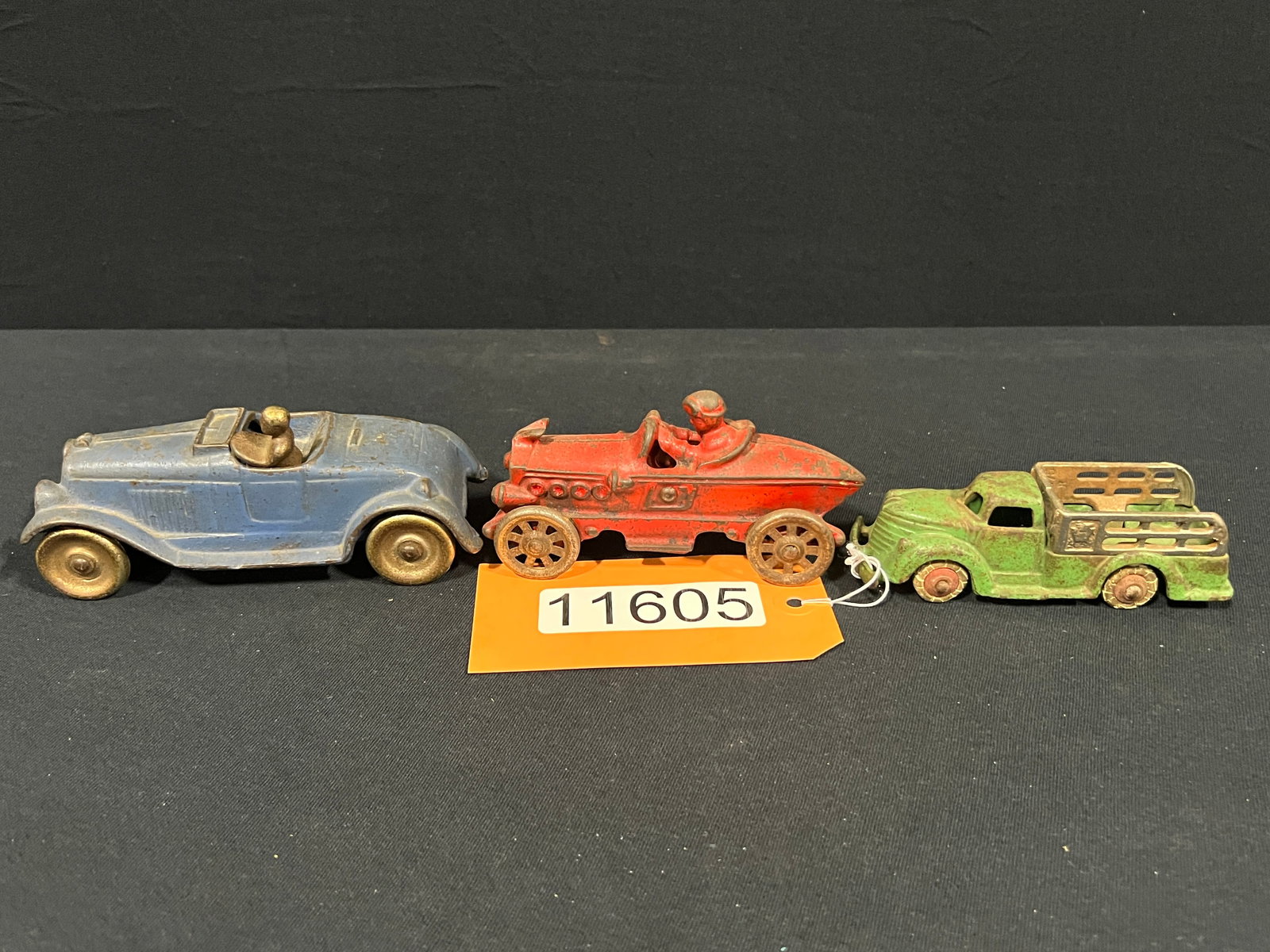 Williams cast iron racer blue roadster hubley truck (1 of 4)