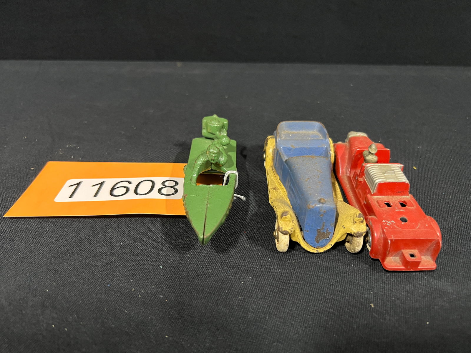 Tootsie Williams cast iron sedan fire truck baby toy (1 of 4)