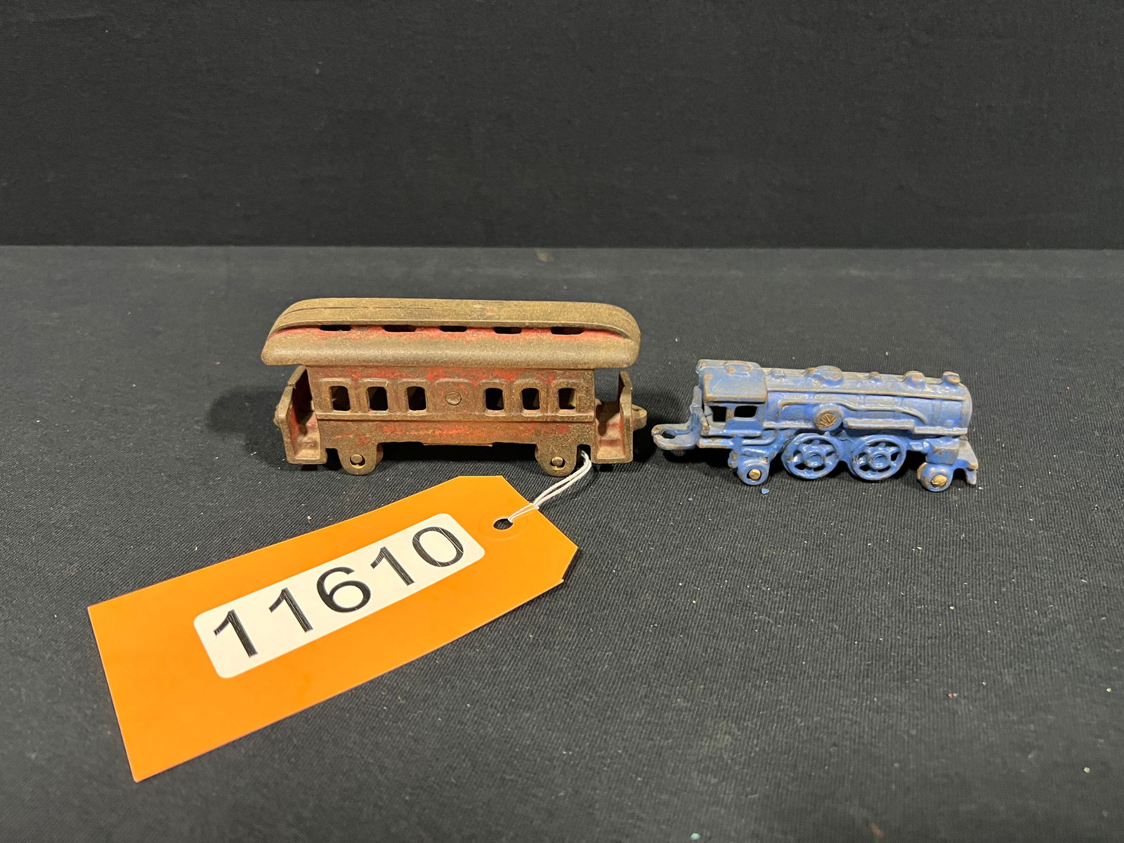 Kilgore cast iron train and train trolly car toy (1 of 4)