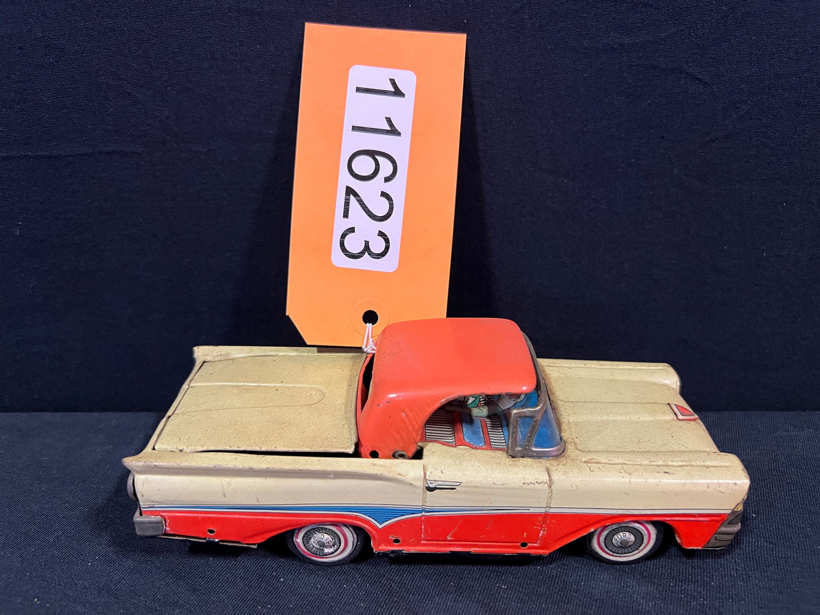 Ford Fairlane retractable top tin litho Friction toy (1 of 4)
