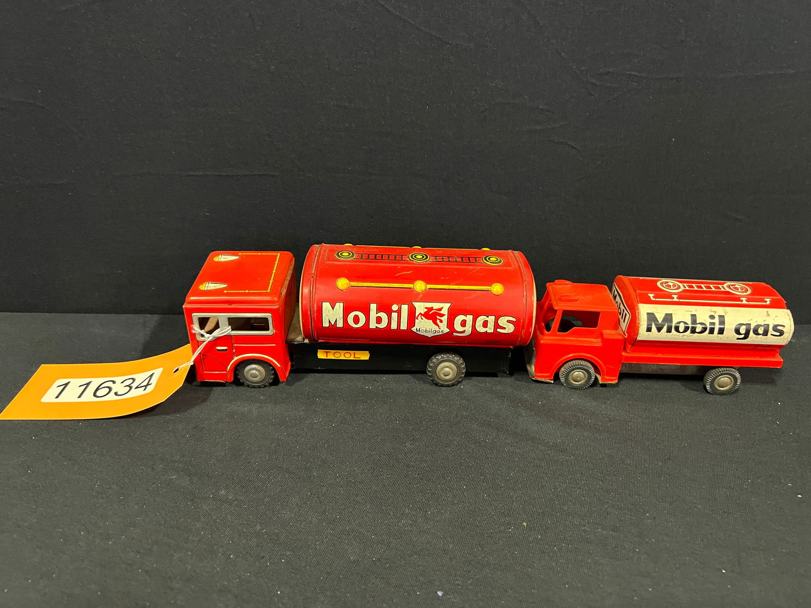 Plaything Mobil gas friction Japan toy gas tanker truck (1 of 4)